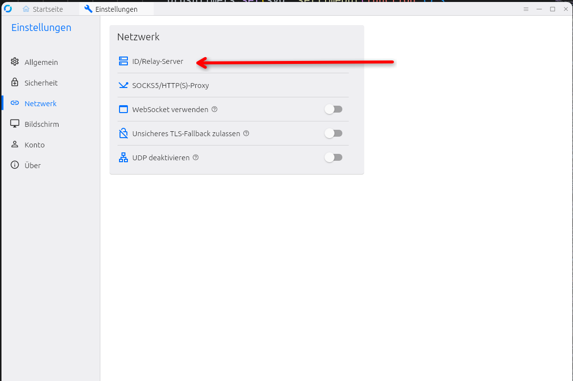 Netzwerkeinstellungen von RustDesk mit dem hervorgehobenen Eintrag ID/Relay-Server sowie den Optionen WebSocket verwenden und UDP deaktivieren.
